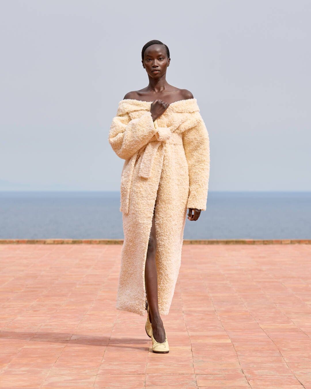 Jacquemus-La-Casa-Look-4x5-01-